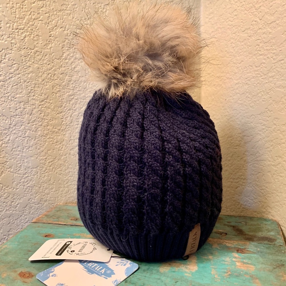 Furtalk Raccoon Pom Pom Hat OS - Picture 2 of 7